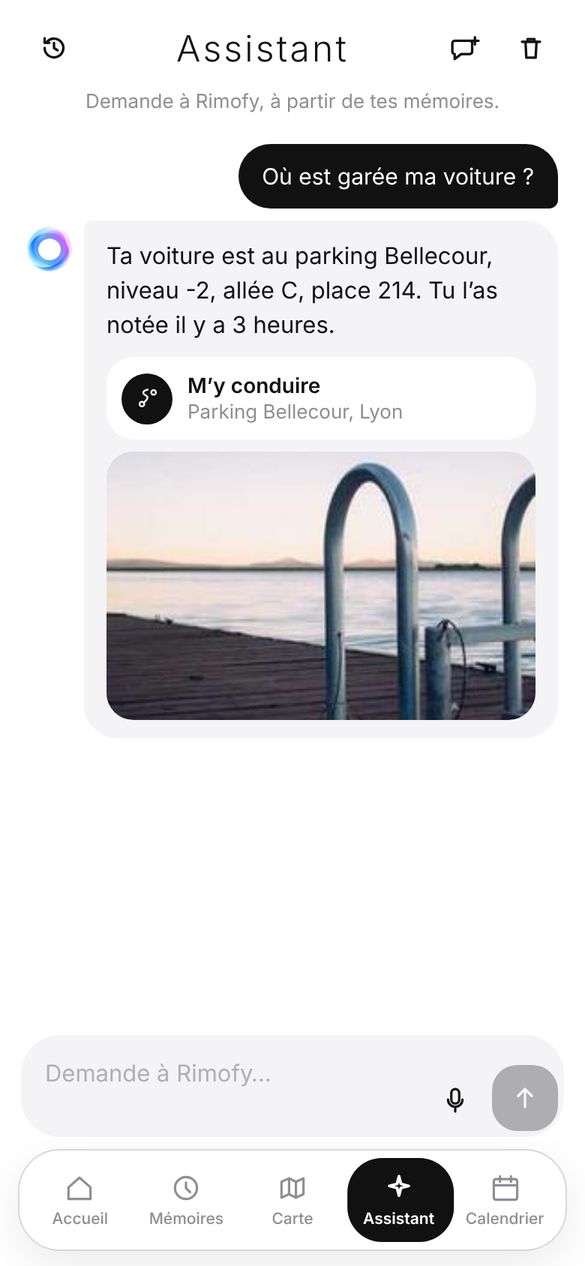 Écran Assistant : la réponse indique la place de parking avec la photo en source